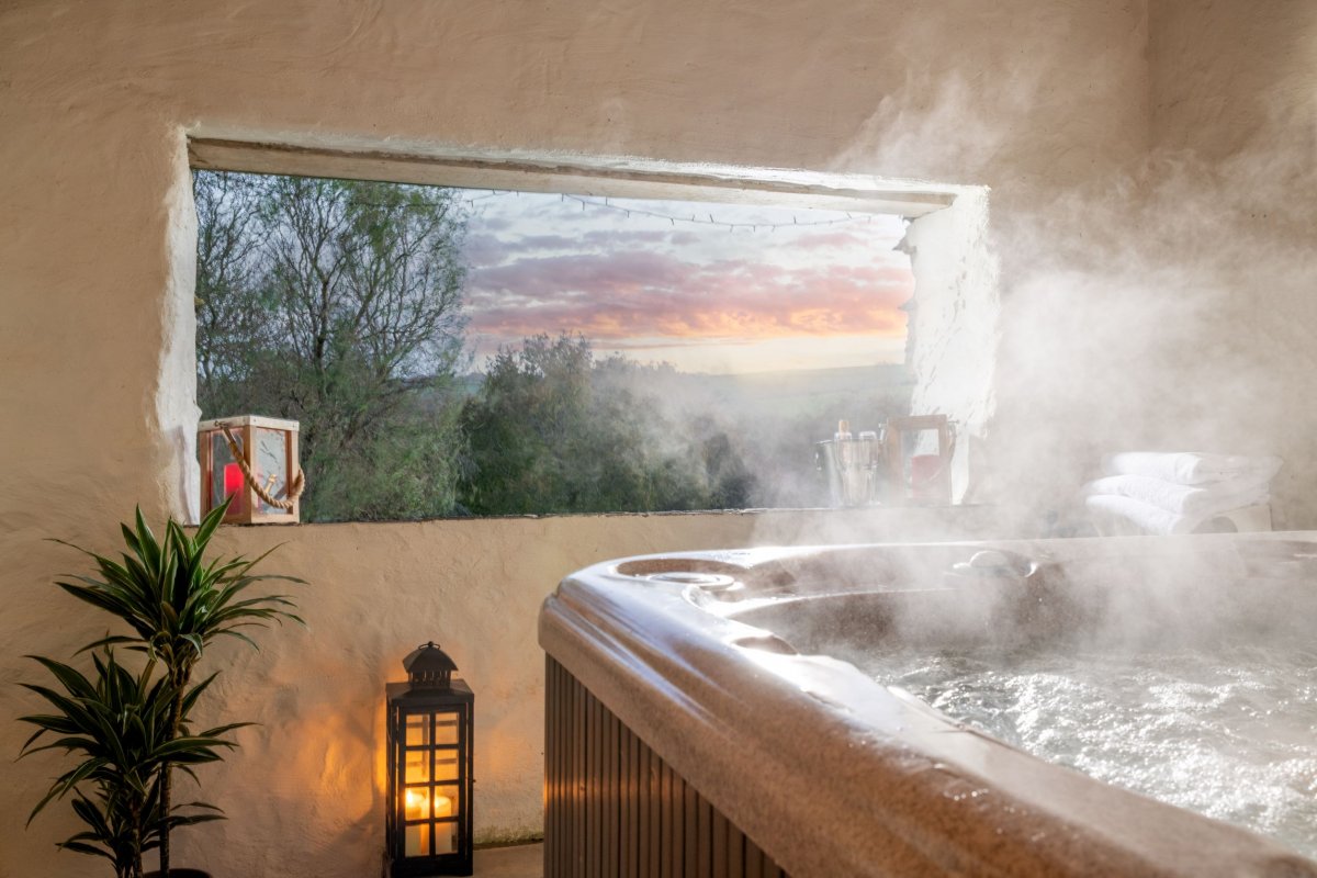 Old Lanwarnick - communal hot tub barn with amazing views